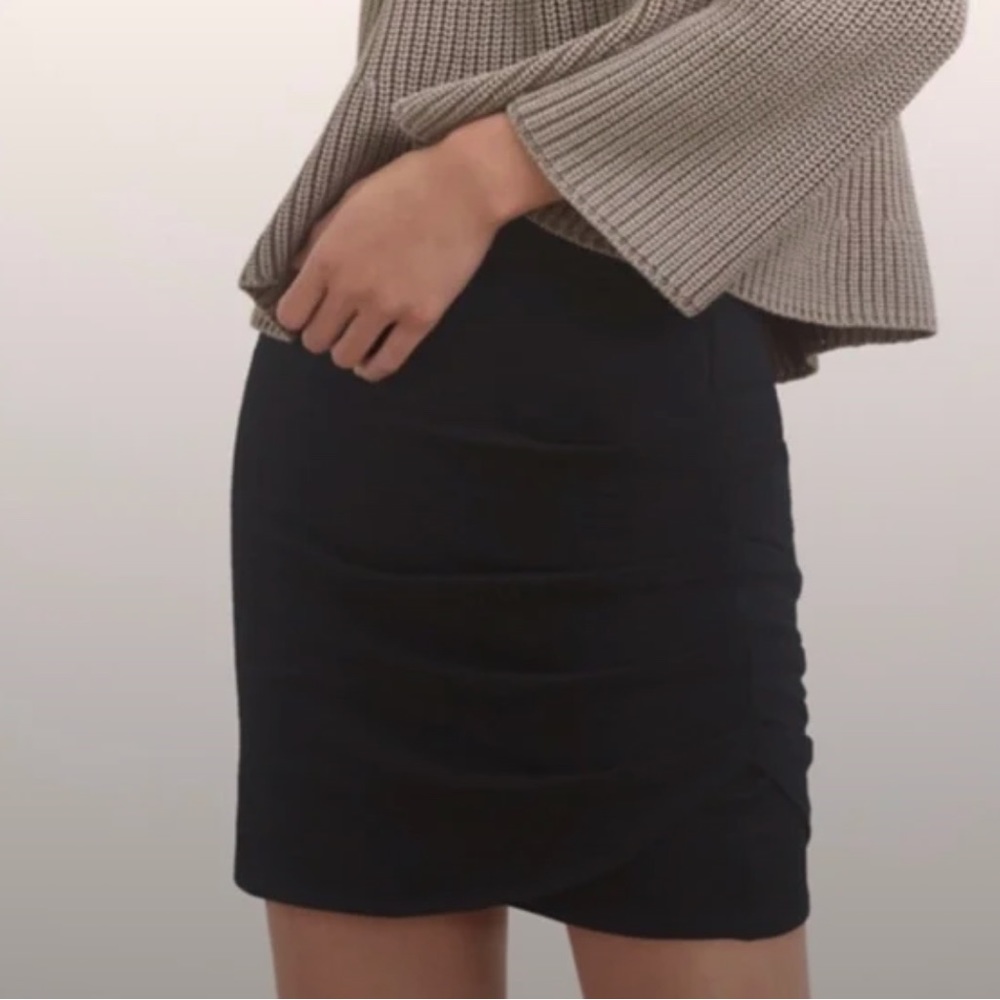 Aritzia Wilfred Free Kass Black Ruched Mini Skirt - XS